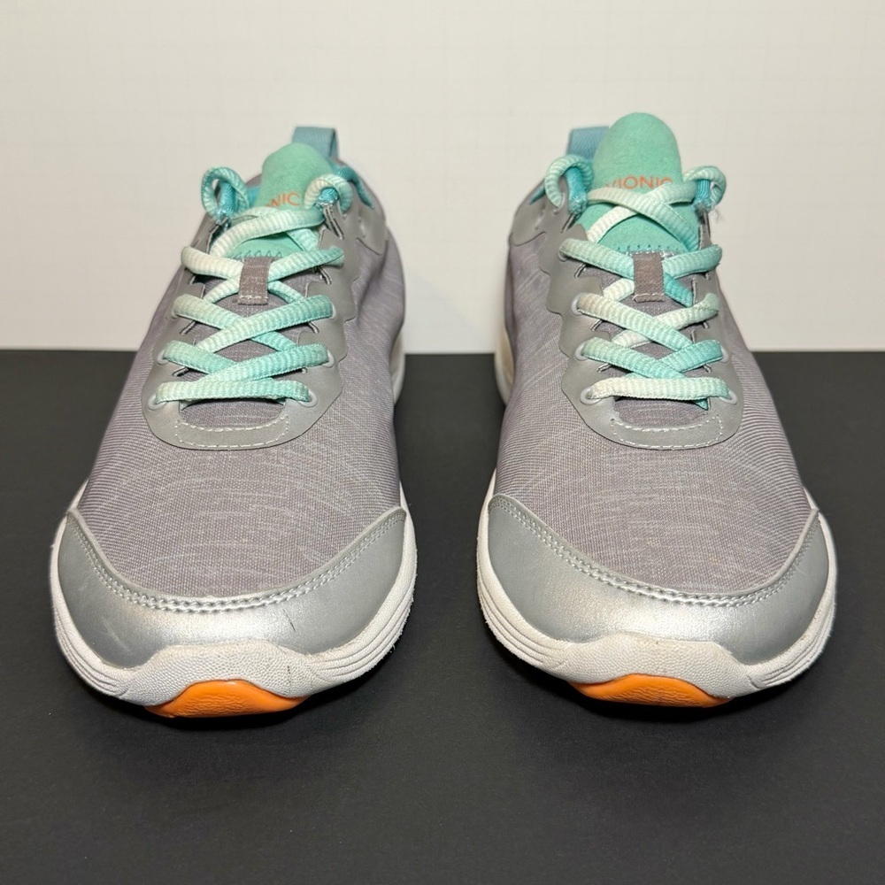 Womens VIONIC Fyn Silver Athletic Shoes / Size 7 - Picture 2 of 9
